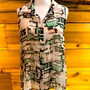 Geometric print asymmetrical top size large pairs great with leggings or jeans